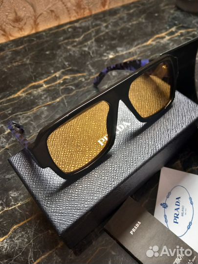 Солнцезащитные очки prada
