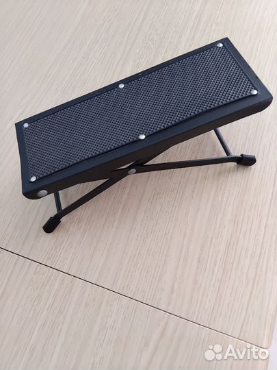 Подставка под ногу гитариста