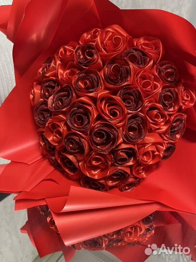 Букет роз из атласных лент