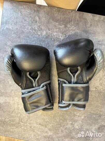 Боксерские перчатки 10 oz