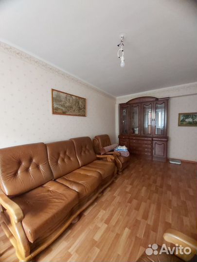 Кожаный диван