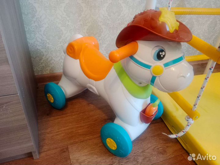 Лошадь качалка chicco