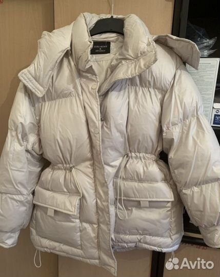 Куртка-пуховик жемчужного цвета, греет до -25