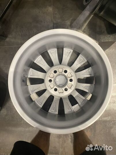 Литые диски на Toyota Land Cruiser 300 R20