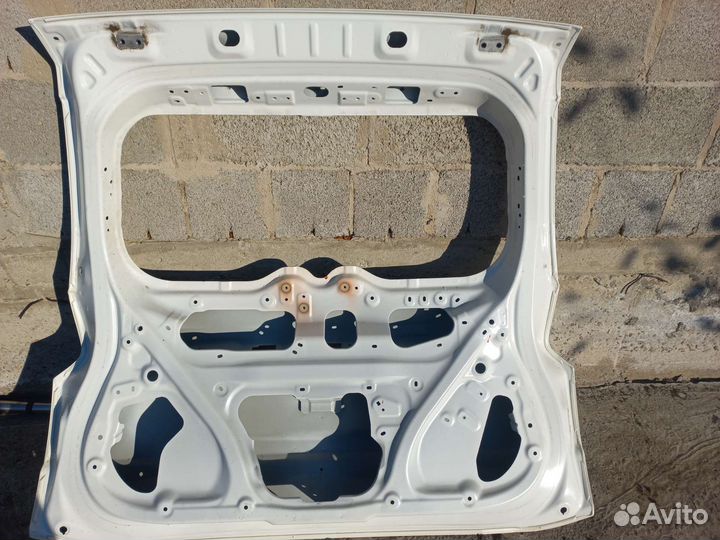 Багажная дверь Pajero Sport 2016 и по н.в