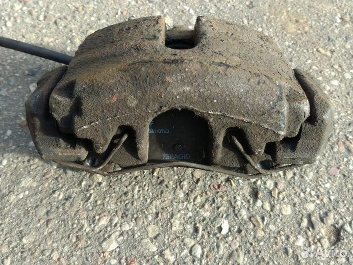 Суппорт передний левый Volkswagen Passat B6 1.9