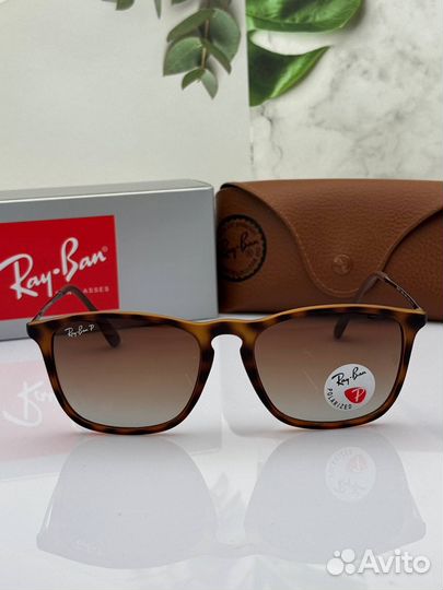 Солнцезащитные очки брендовые