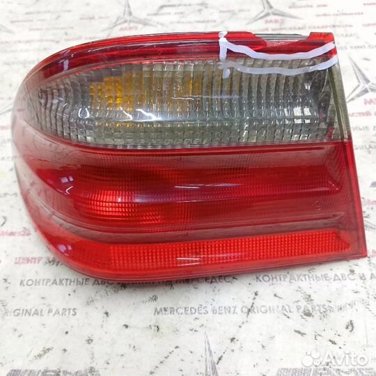 Фонарь крыла левый Mercedes W210 рест седан дефект