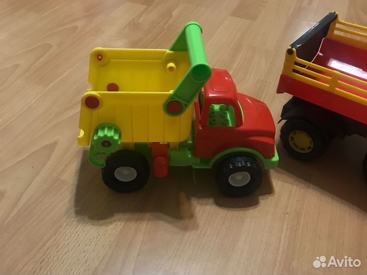 Игрушки трактор и грузовик