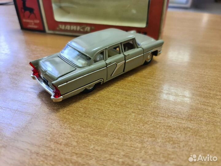 Модель СССР 1 43. Чайка Газ 13 серо-бежевый