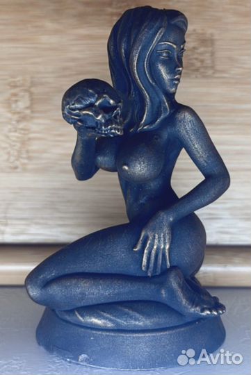 Настольная фигурка, статуэтка, девушка ню череп