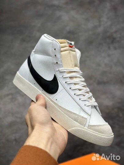 Кроссовки Nike Air Blazer Mid 77