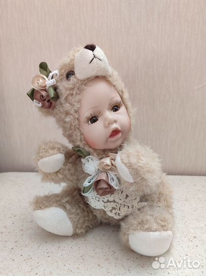 Кукла медвежонок с фарфоровой головой