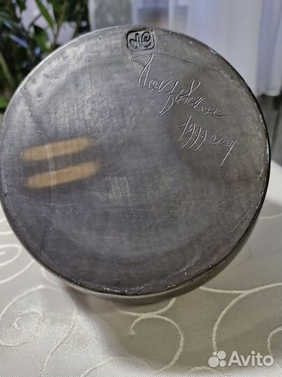 Глиняный кувшин старый