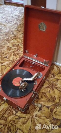 Старинный патефон