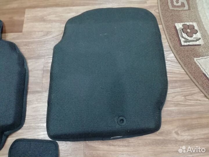 Автомобильные коврики Nissan