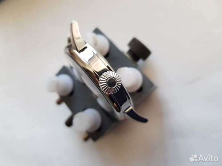 Часы Молния. Редкая. С центральной секундой