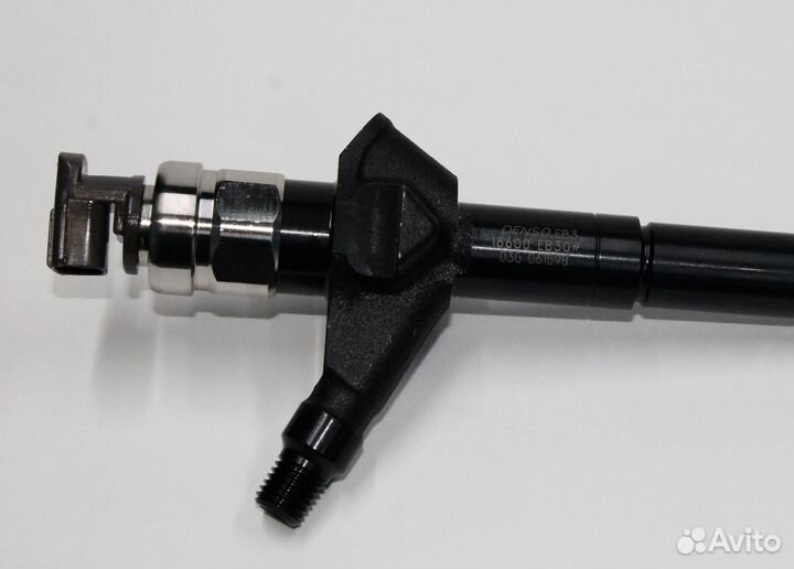 Форсунка топливная Denso 16600-EB300