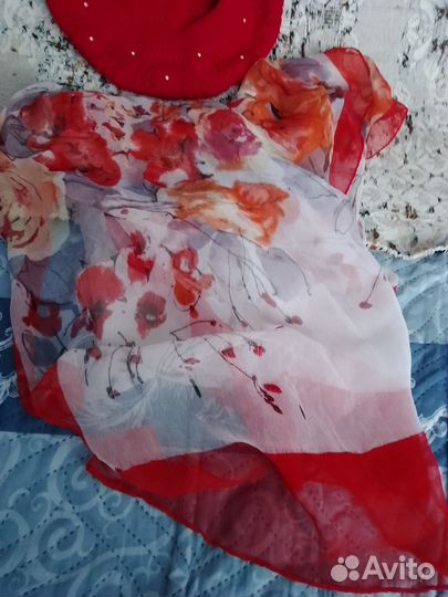 Берет женский красный и шарфик