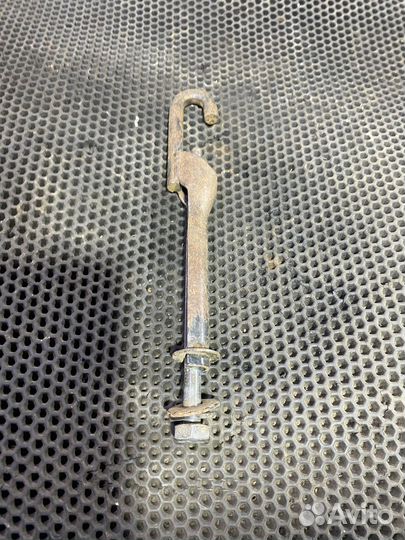 Болт крепления запаски Hyundai Santamo Сантамо