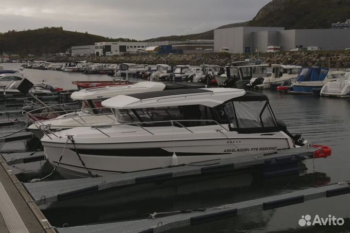 Катер с подвесным мотором Parker 790 Explorer