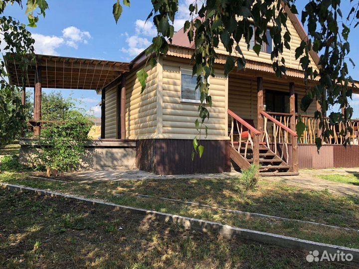 Баня на берегу водоема