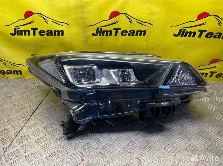 Фара в сборе правая Nissan Leaf ZE1 2017