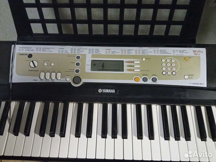Синтезатор yamaha psr r200