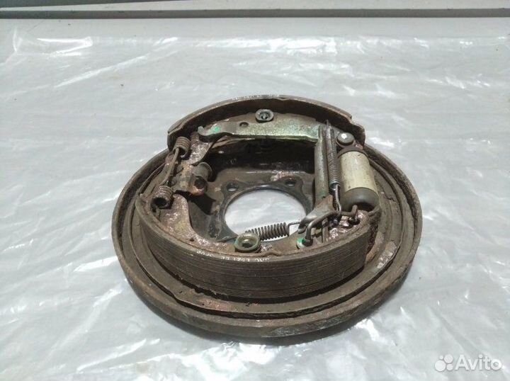 Механизм стояночного тормоза задний правый