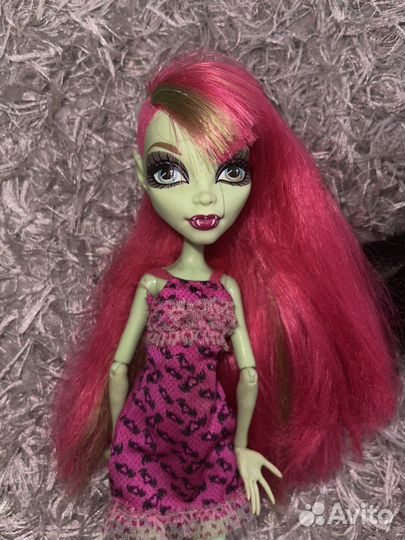 Кукла Монстер Хай Венера, Дракулаура