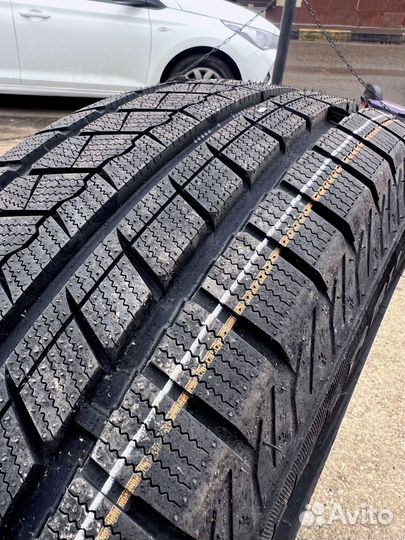 Roadmarch Snowrover 868 255/50 R19 85T