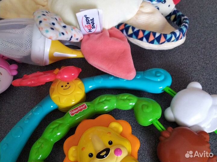 Цена за все:Avent бутылочки, зубн.щетка, подвески