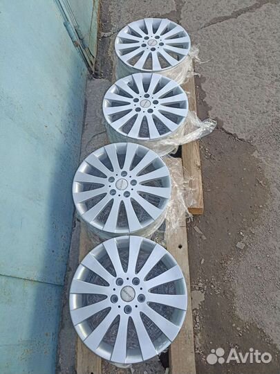 Литьё Legzas R17 как новые 114,3