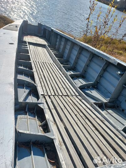 Лодка Волга