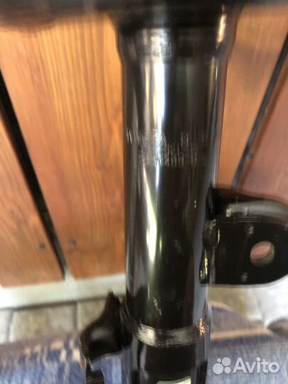 Амортизатор передний левый RAV 4 XA 40