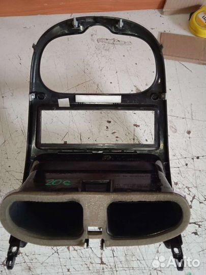 Дефлектор обдува центральный Peugeot 206 Пежо 206