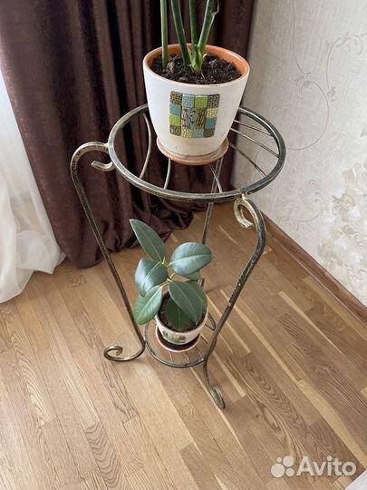 Подставка под цветы металлическая