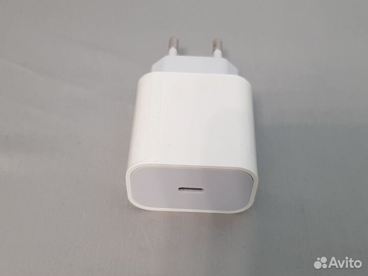 Адаптер питания USB-Type C мощностью 20W