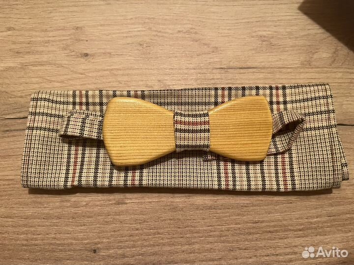 Галстук бабочка дерево