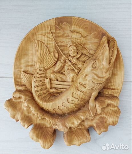 Резное панно из дерева 