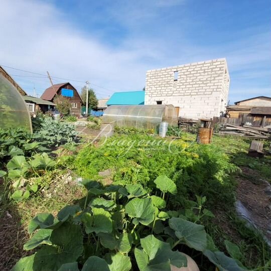 Дом 28 м² на участке 4 сот.