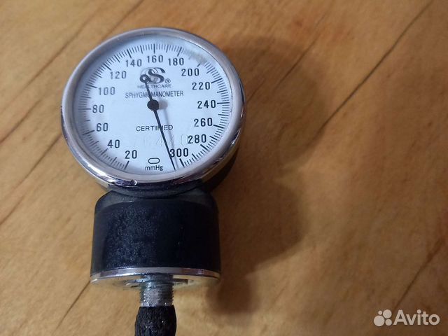 Металлический анероидный манометр
