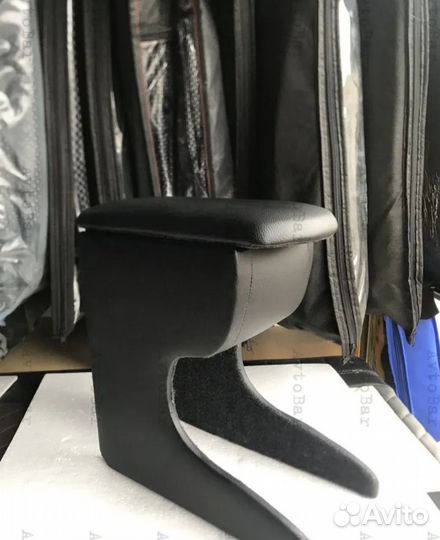 Подлокотник Nissan Terrano