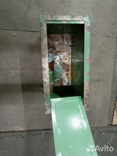 Сейф металлический