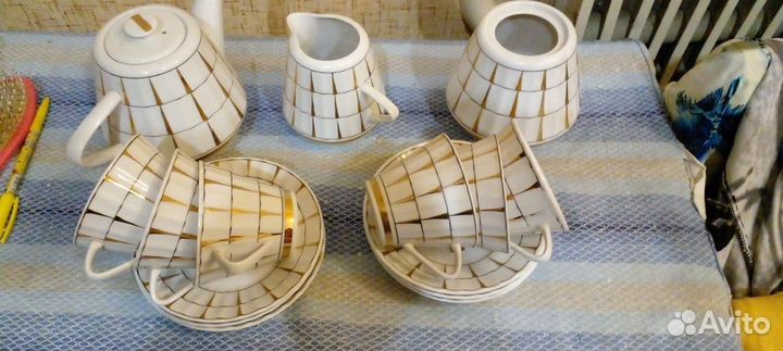 Чайный сервиз.золотая клетка