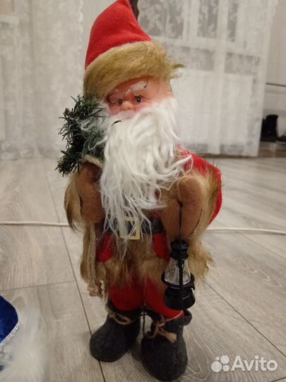 Дед мороз и снегурочка под елку