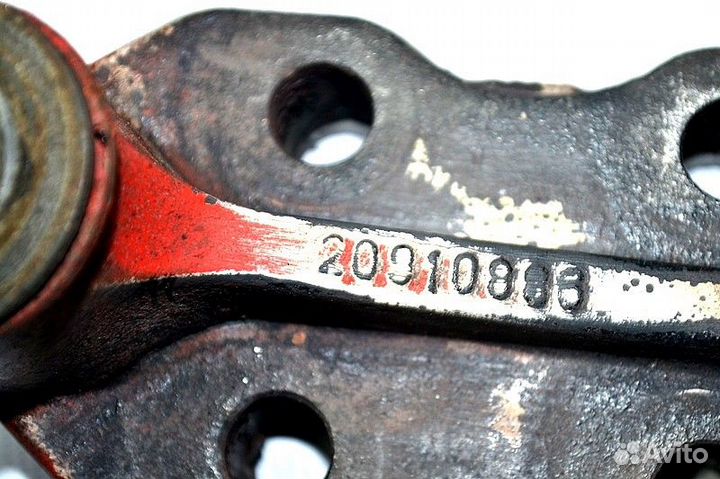 Кронштейн амортизатора вспомогательного моста, вер