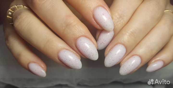Маникюр и педикюр в салоне