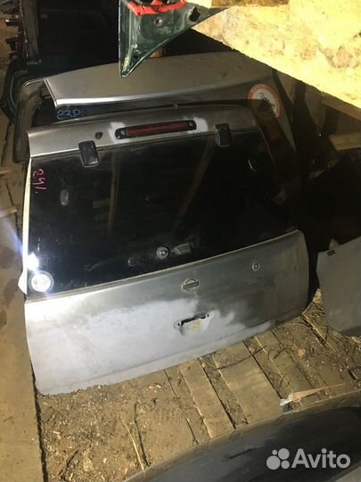 Крышка багажника Ниссан Куб 1