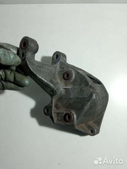 Кронштейн гидроусилителя Volkswagen Passat B4 0281